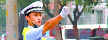 孟昆玉英姿飒爽